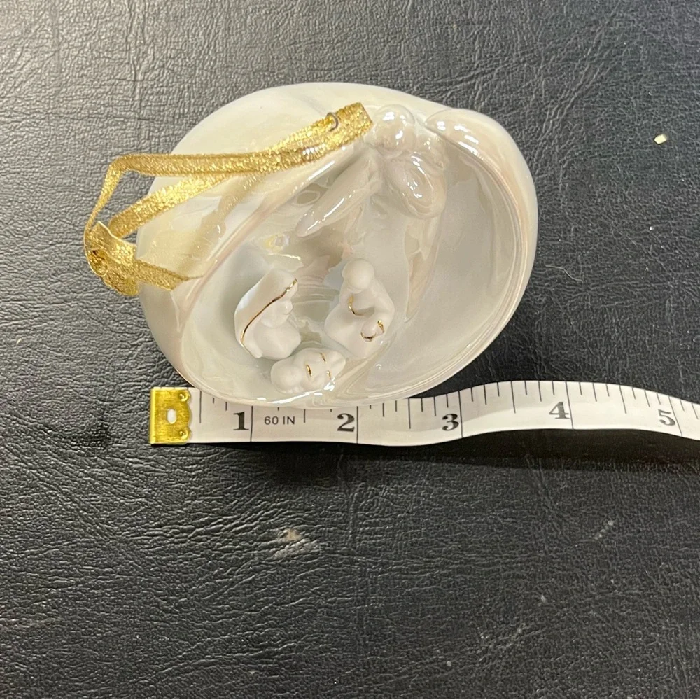 Porcelain nativity ornament by Appletree - Picture 7 of 9